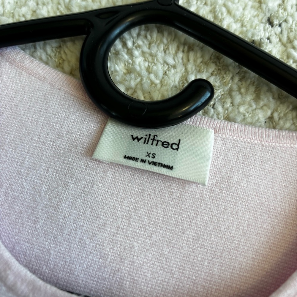 Aritzia Pink Button-Up Cropped Cardigan - Picture 2 of 3